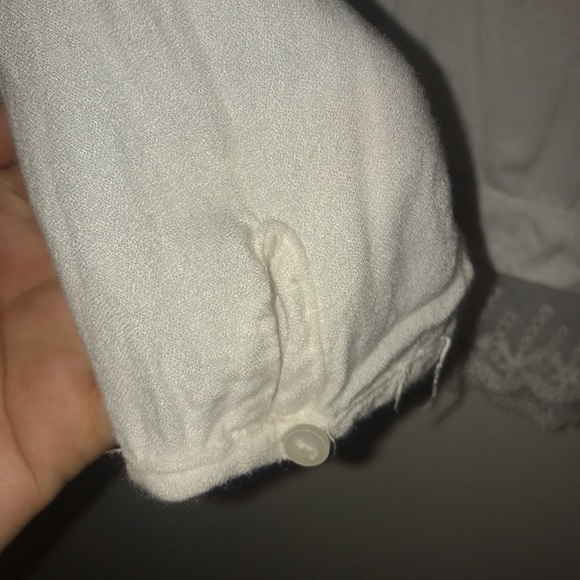 White blouse - Picture 6 of 6